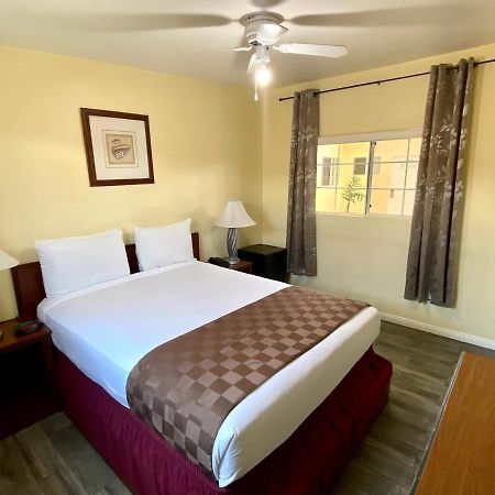 Europa Inn & Suites Desert Hot Springs Esterno foto