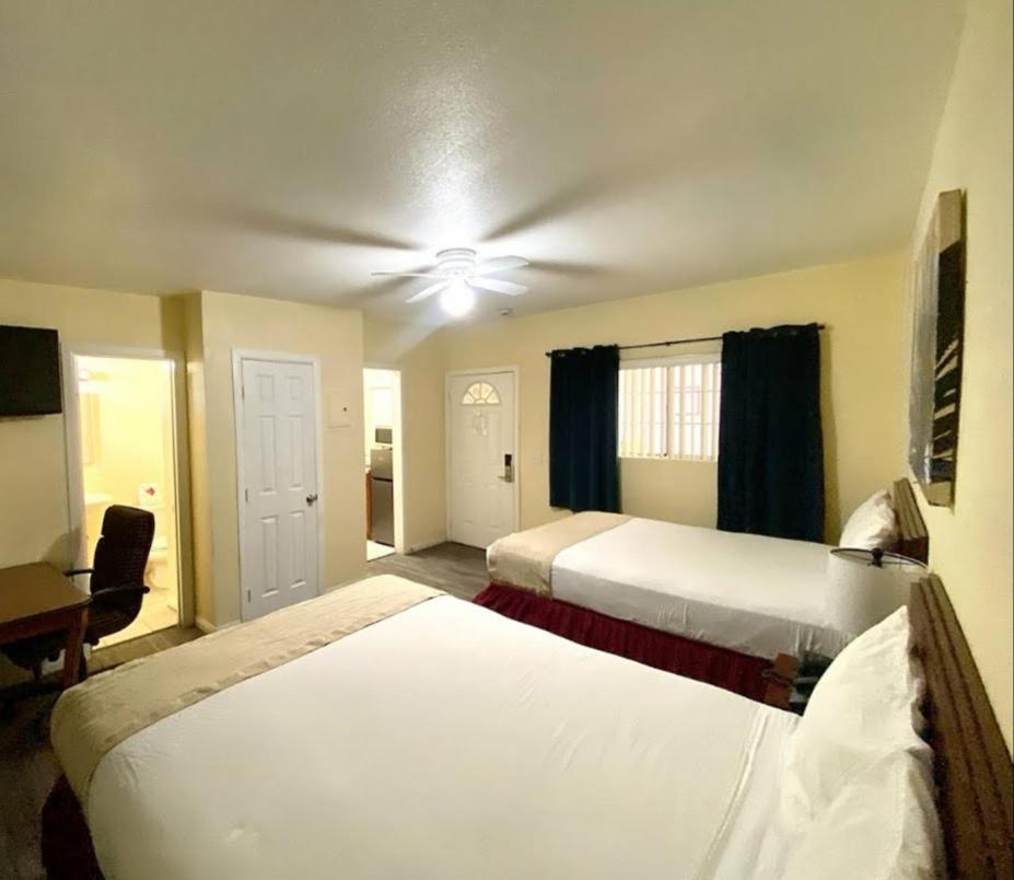 Europa Inn & Suites Desert Hot Springs Esterno foto