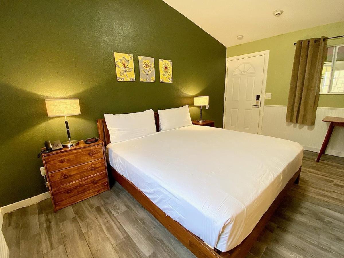 Europa Inn & Suites Desert Hot Springs Esterno foto