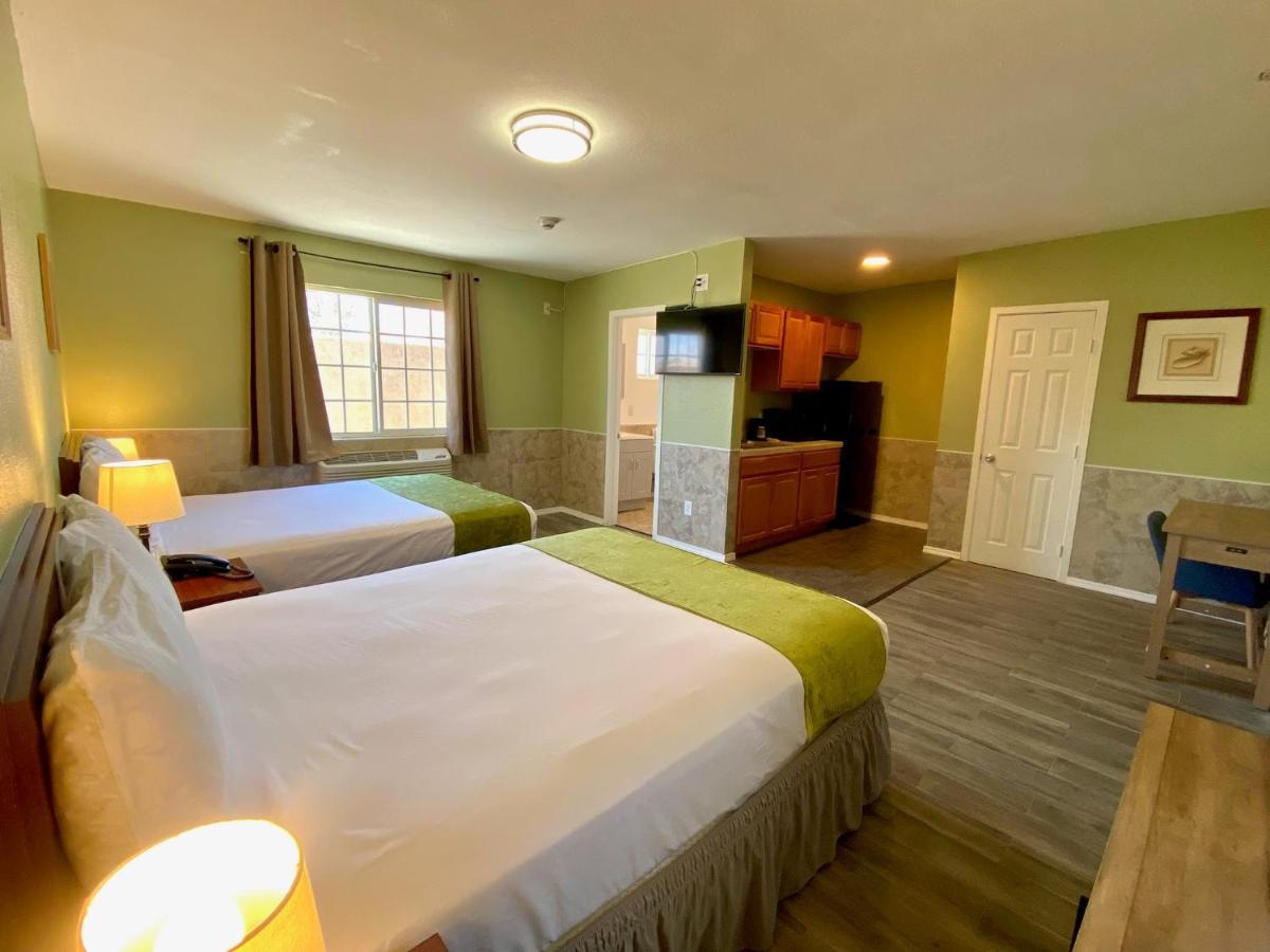 Europa Inn & Suites Desert Hot Springs Esterno foto