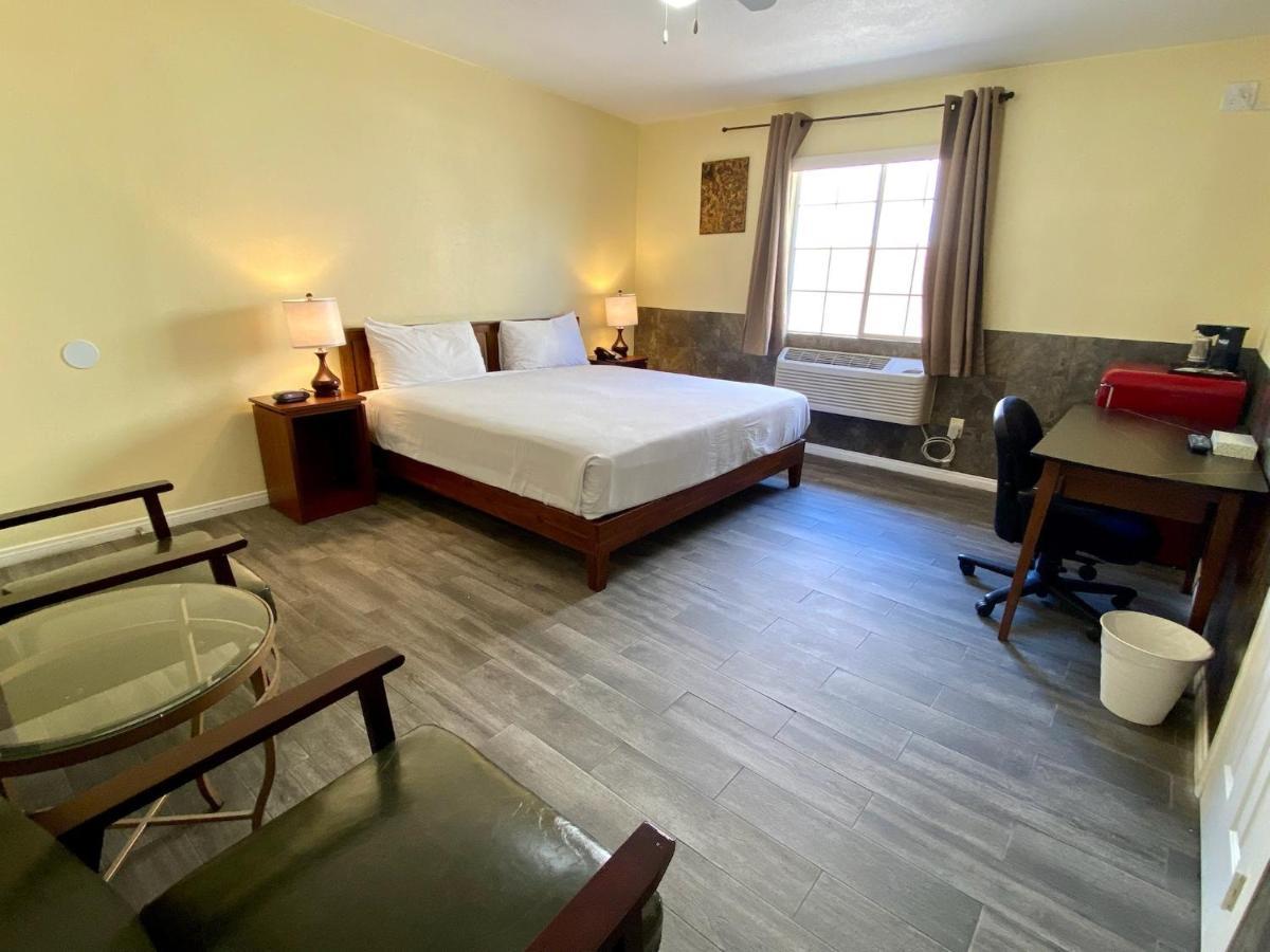 Europa Inn & Suites Desert Hot Springs Esterno foto
