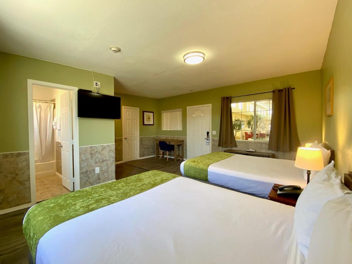 Europa Inn & Suites Desert Hot Springs Esterno foto
