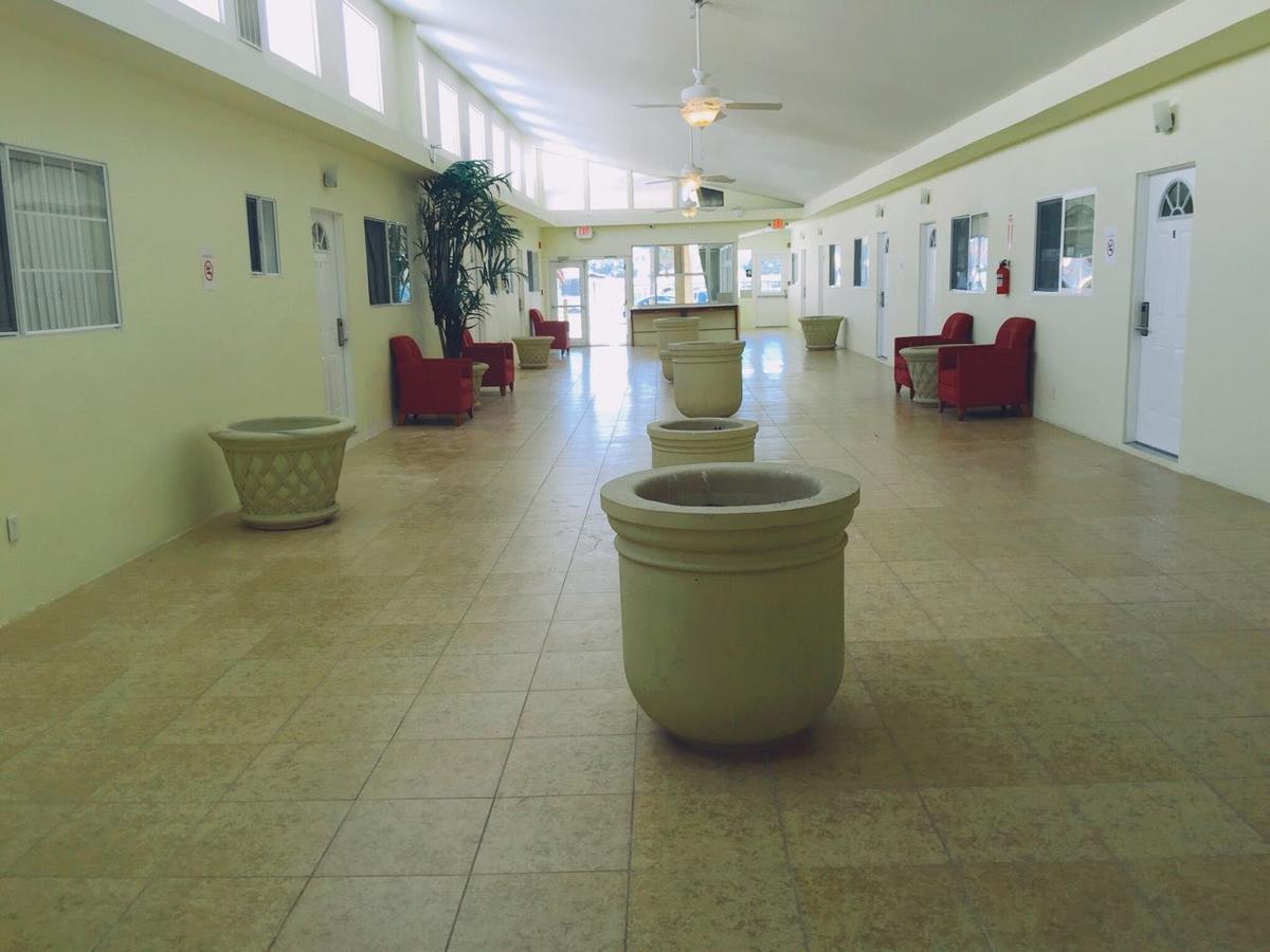 Europa Inn & Suites Desert Hot Springs Esterno foto