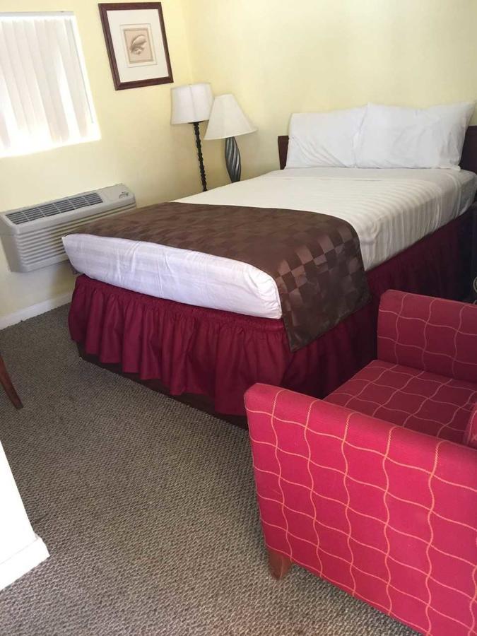 Europa Inn & Suites Desert Hot Springs Esterno foto