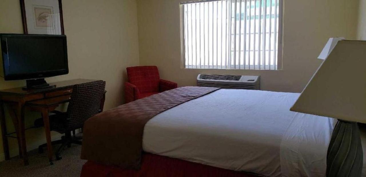 Europa Inn & Suites Desert Hot Springs Esterno foto